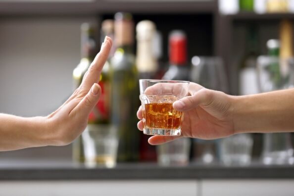 Refus de l'alcool comme moyen de prévenir la prostatite